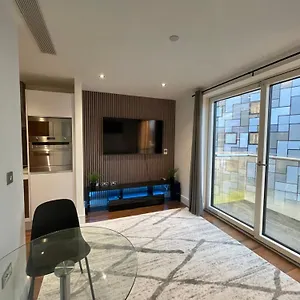 In Canary Wharf Apartment London