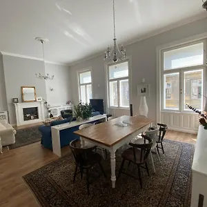Urban Haven - 3 Beds, 3 Baths, Free Parking, Near Market Apartment Budapest